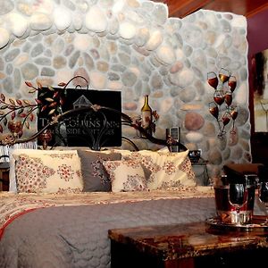 Collins Inn & Seaside Cottages (Adults Only)